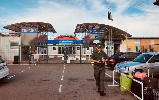 На словацькому кордоні тимчасово розблокували рух вантажівок в Україну