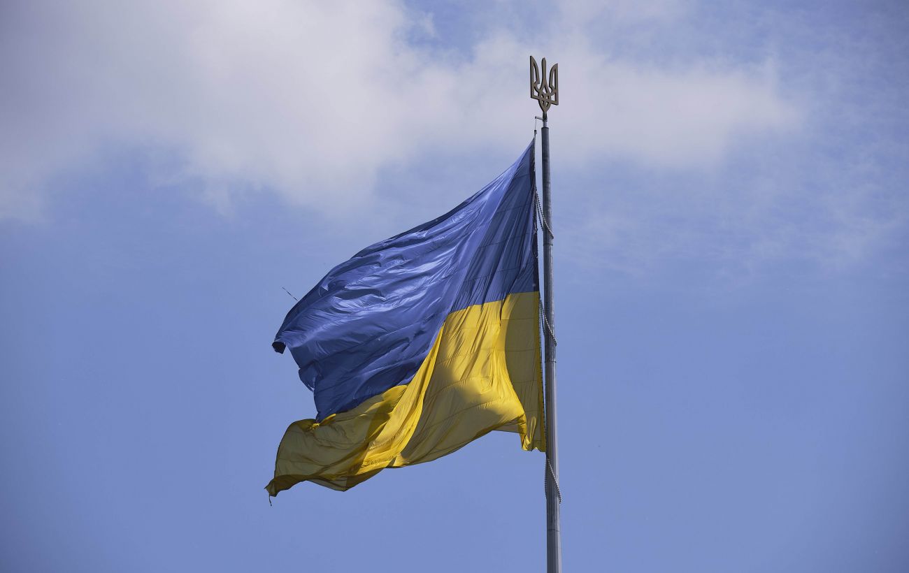 Над Дніпром пролетів гігантський український прапор