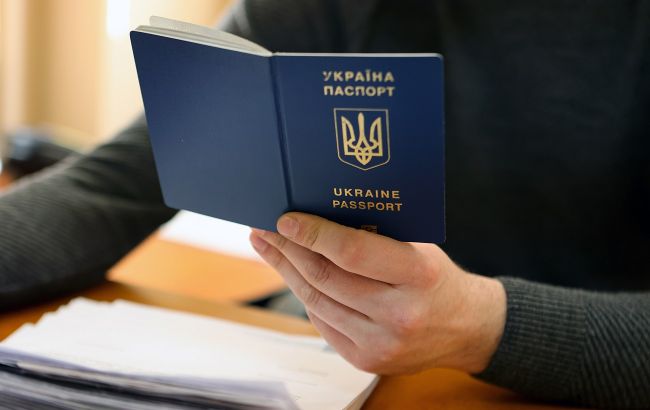Украинцы будут платить больше за популярные услуги в ЦНАПе: на что и когда вырастут цены