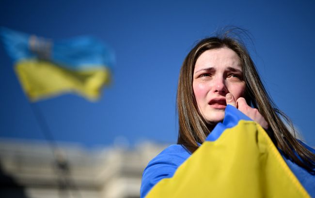 "Мало обстреливали": в Испании неадекватная россиянка набросилась на украинцев (видео)