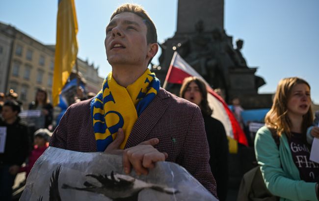 "Вибух" дезінформації в Польщі: як РФ намагається посварити Варшаву та Київ