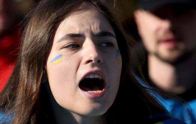 Зеленский на четвертом месте по доверию украинцев: опрос КМИС