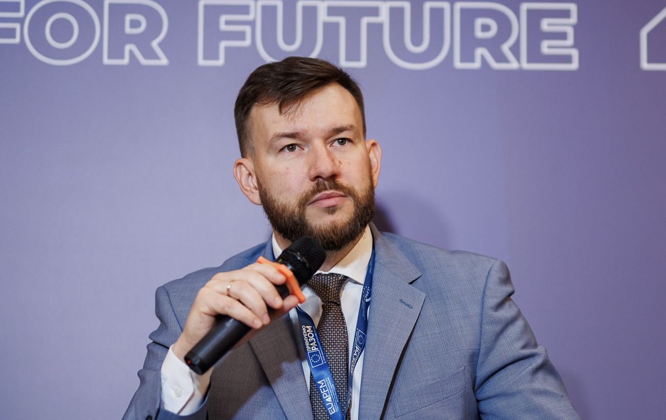 Скільки українців за кордоном і які соцвиплати їм нараховують: відповідь Мінсоцу