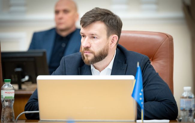 Выплата 1500 гривен в апреле: Улютин объяснил, кто точно получит помощь