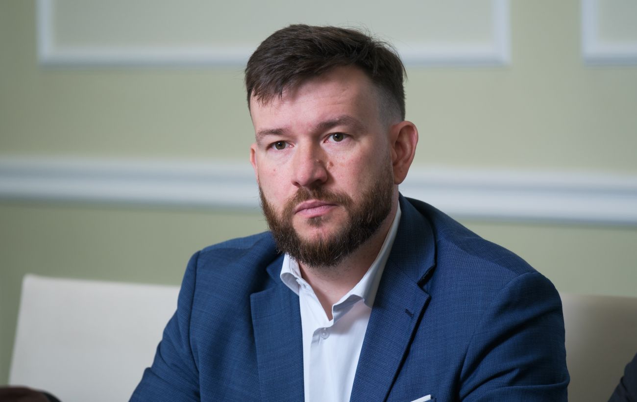 1500 грн почали виплачувати: Улютін назвав терміни отримання на картки та через "Укрпошту"