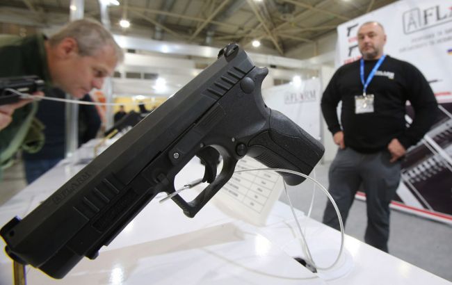 Дозвіл "в один клік": в Україні незабаром запрацює Єдиний реєстр зброї