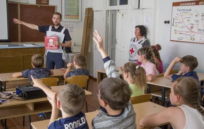 В МОН рассказали об условиях работы  школ в "серой зоне" на Донбассе
