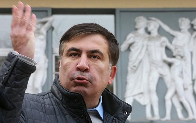 Саакашвили на прошлой неделе получил пакет документов для выезда в Нидерланды, - источники