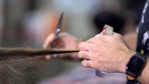 Как избавиться от посеченных кончиков волос самостоятельно: длина точно не пострадает