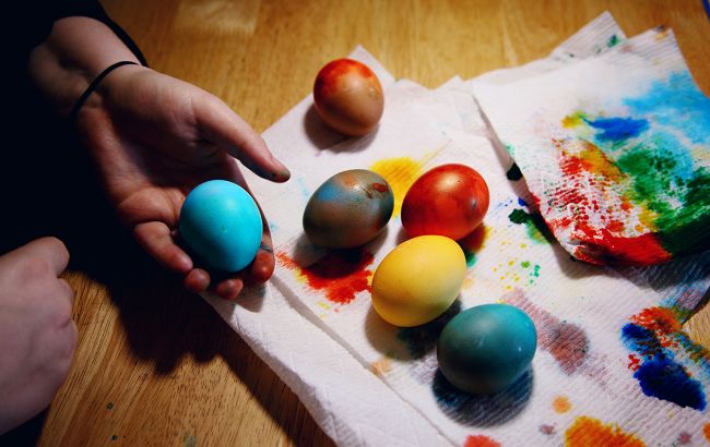 Красим яйца к Пасхе тем, что есть на каждой кухне: самые оригинальные способы