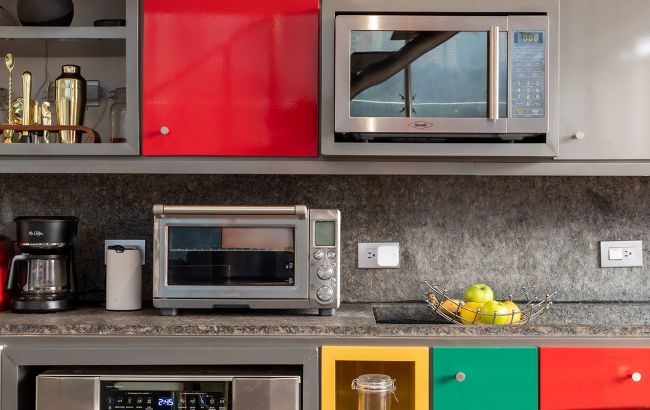 Вы все время вредили себе: какие продукты нельзя греть в микроволновке