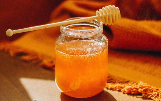 Їсте мед замість цукру? Тоді тримайте правду про цей продукт