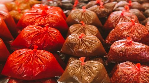 В Украине завтра подорожают одноразовые пакеты в супермаркетах: новые цены