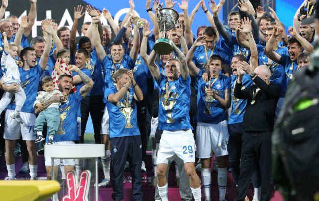 "Динамо" отримало головний трофей УПЛ і пояснило сенс нової емблеми: емоційні фото