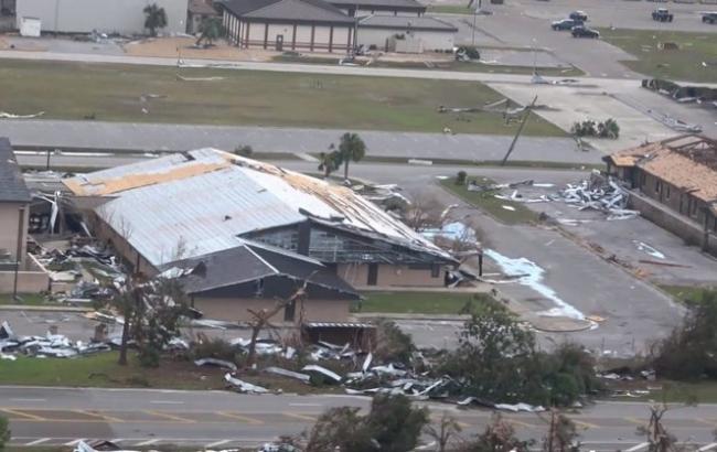 Ураган "Майкл" повредил несколько истребителей на авиабазе во Флориде