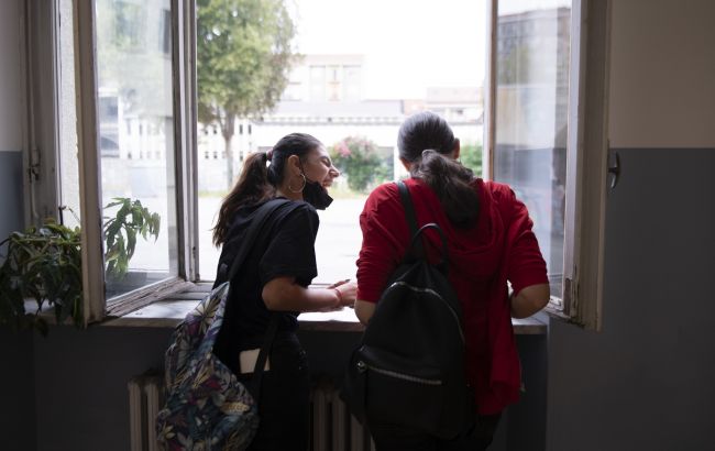 Українці вимагають заборонити навчання в школах до кінця війни