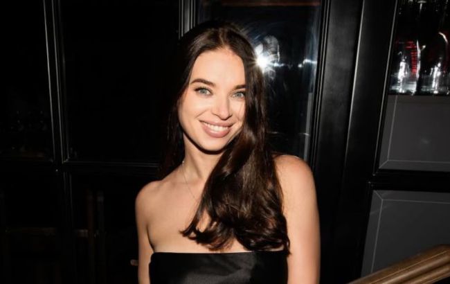 В'єтнамки знову в моді: стильний приклад від дружини Усика