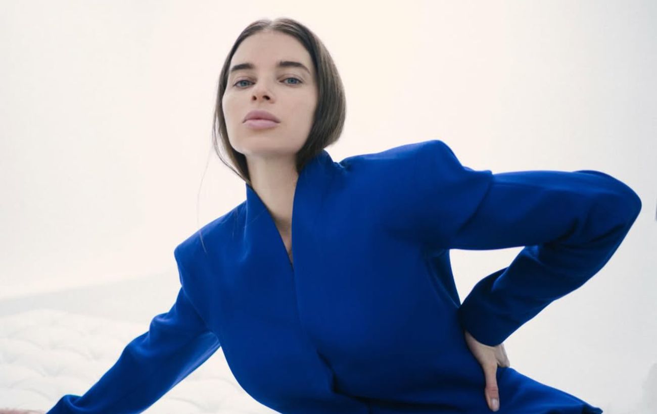 Королівський синій і архітектурний крій: стильний "лук" дружини Усика