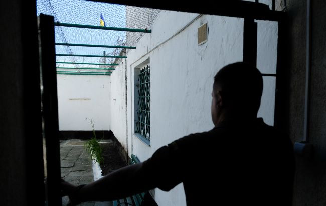 Как живут пожизненно заключенные в Украине: фото, от которых по коже мурашки