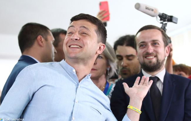 Появилось фото Зеленского с маленькой гимнасткой на Банковой