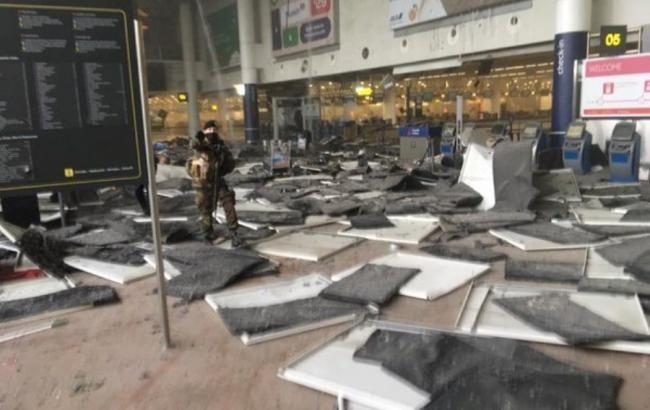 Метро Брюсселя частично возобновило работу после терактов, аэропорт все еще закрыт