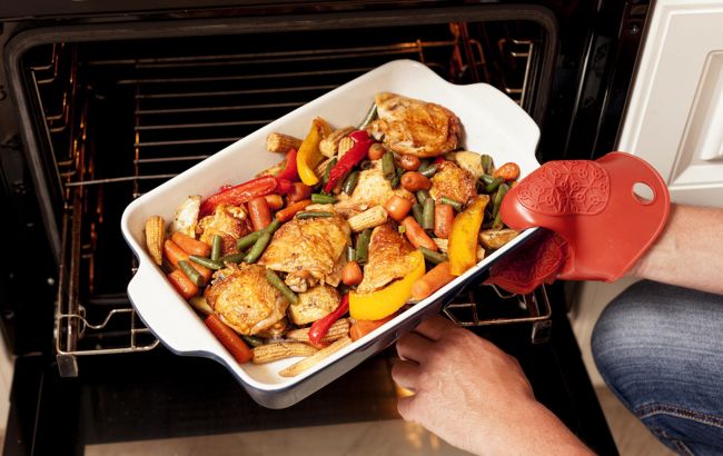 Сухое мясо и черствая выпечка? Эти 5 ошибок "крадут" сочность блюд