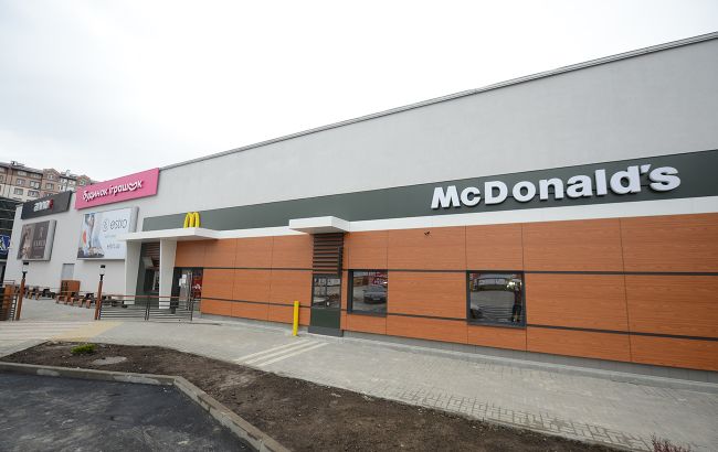 Во Франковске появился McDonald’s: люди ринулись за бургерами, забыв о карантине (видео)