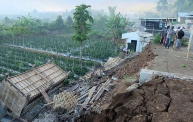 В Индонезии после землетрясения застряли на горе 560 альпинистов