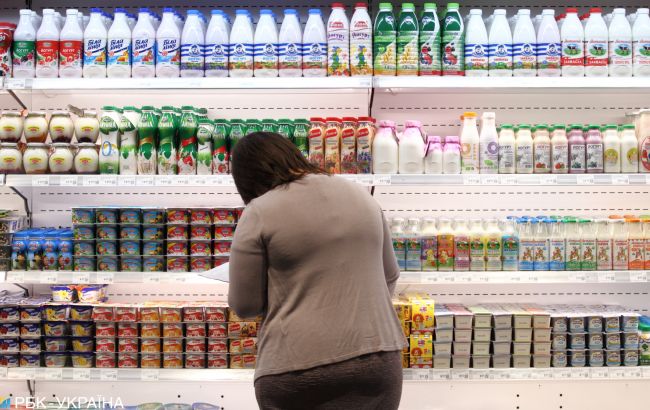 Вода вместо молока: украинцы жалуются на производителя молочки, а те оправдываются