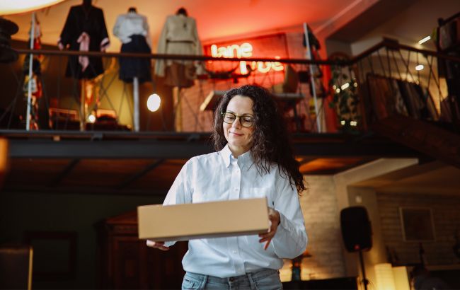 Тысяча новых точек: посылки "Укрпочты" можно будет забрать в магазине, аптеке, кафе и на АЗС