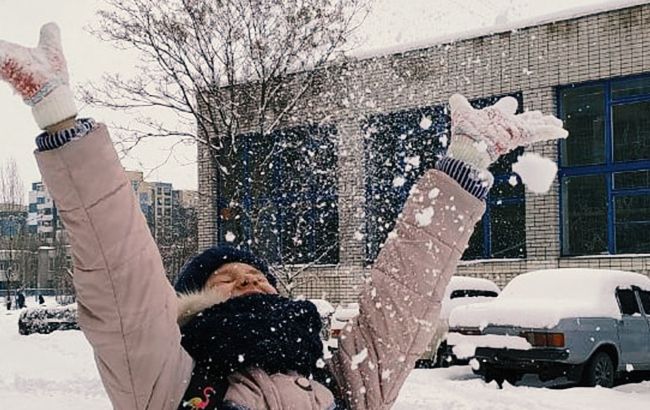 Украина ушла под снег: в сети делятся фото и видео