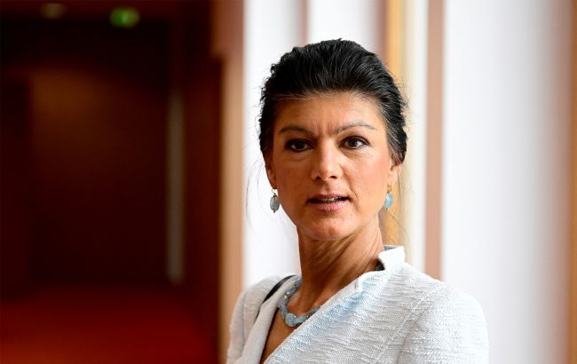 Немецкие политики призвали установить надзор за партией "подруги Путина"