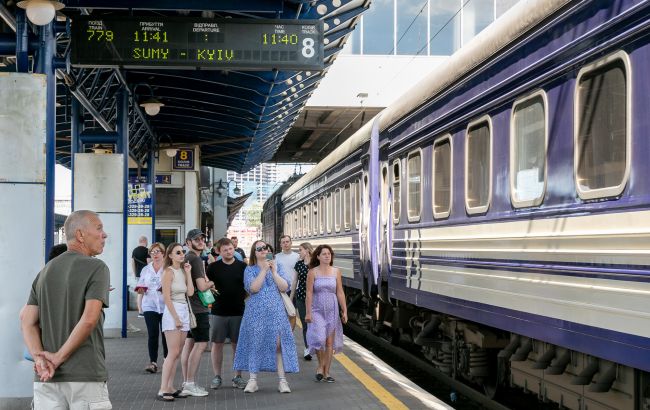 РФ вивела з ладу чотири дільниці залізниці: які потяги затримуються