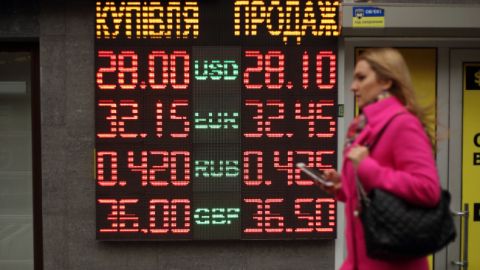 Курс долара в Україні злетить до 30 грн: прогноз експерта