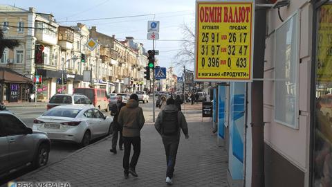 Чому курс гривні зміцнився і що чекає на валютний ринок до літа