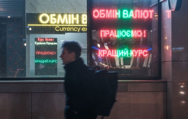 НБУ зафіксував тривожний сигнал: валюти в Україну надходить менше