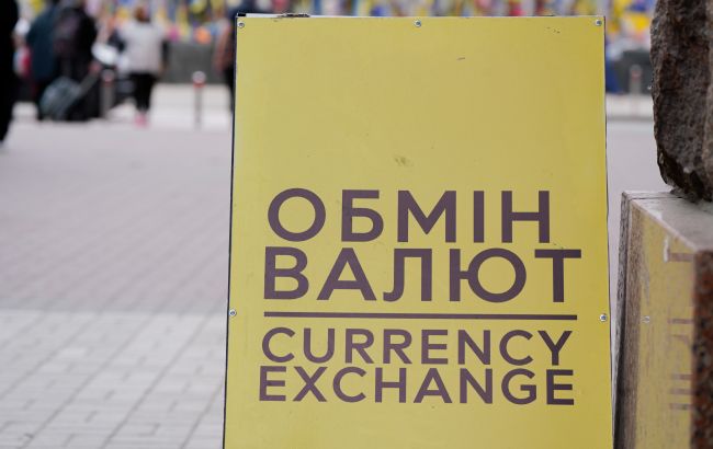 Долар закріпився вище 45 гривень: які курси валют встановили банки та обмінники 11 червня