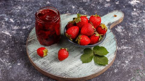 Консервируем клубнику на зиму: самые простые и доступные варианты