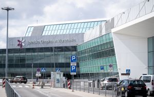 У Варшаві екстрено евакуювали аеропорт: піротехніки перевіряють можливе замінування