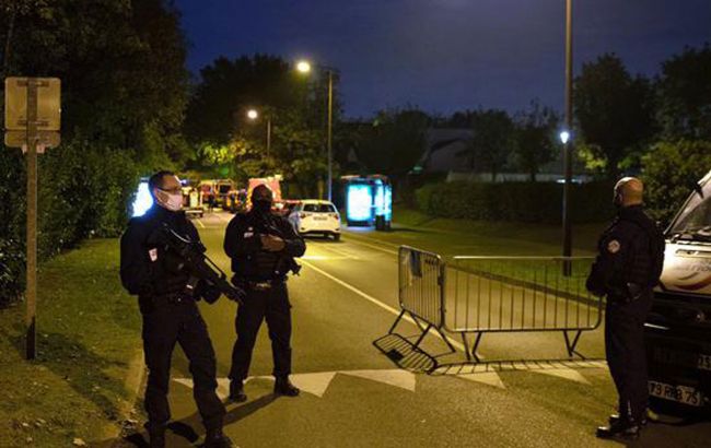 У Франції у справі про вбивство вчителя затримано чотирьох осіб