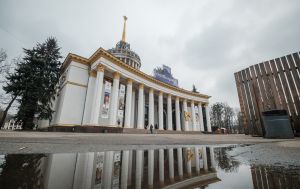 Серп і молот на ВДНГ: чому досі не демонтували символи СРСР і що з ними буде далі