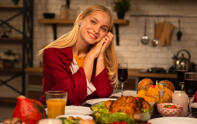 Експерт з довголіття назвав ідеальний час для вечері, щоб покращити здоров'я та сон