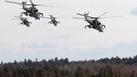 РФ продолжает расстраивать базы. Свежие спутниковые фото белорусского аэродрома "Зябровка"