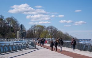 Готувати парасольку чи окуляри? Що буде з погодою 21 березня у різних областях України