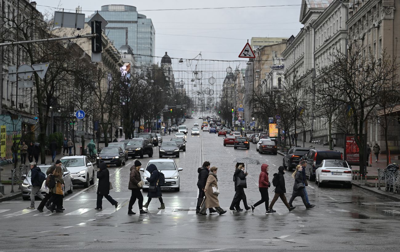 Від мінусів до потепління: яка погода буде в Україні завтра і коли може покращитись