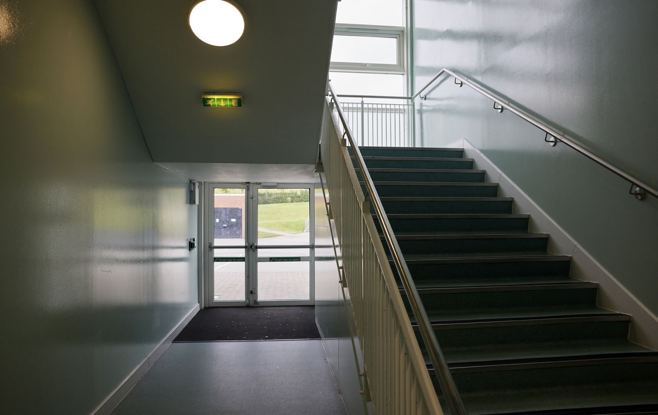 У школі Києва здетонувала страйкбольна граната: поліція розповіла деталі