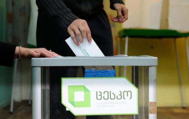 На парламентських виборах у Грузії проголосувало більш як половина виборців