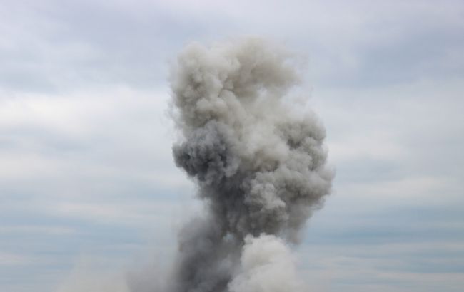 В окупованій Ясинуватій пролунав вибух, над містом видніється дим