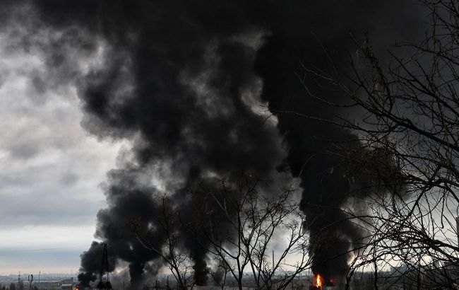 Війська РФ вдарили "Шахедами" по об'єкту інфраструктури в Одеській області: виникла пожежа