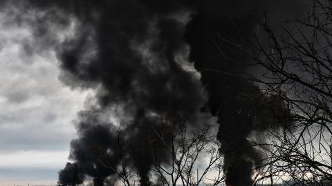 Россияне обстреляли детский сад в Херсоне: после попадания произошел пожар